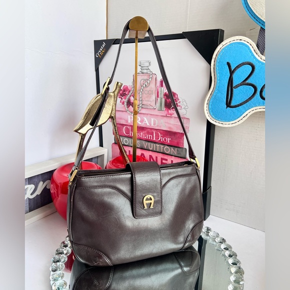 Etienne Aigner Vintage  chocolate leather Multiple Pockets Zipper shoulder bag - Picture 3 of 15
